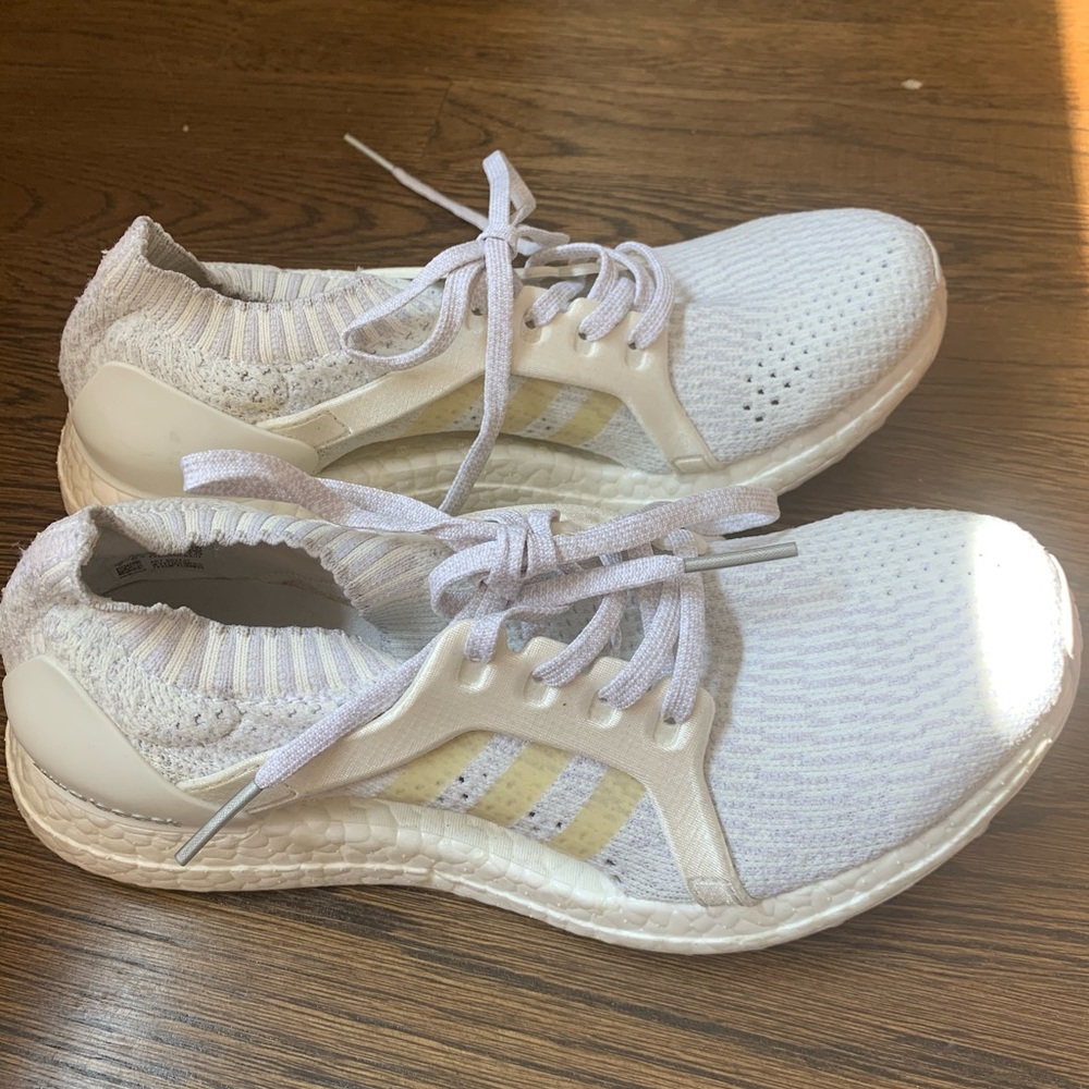 EUC Adidas size 7
